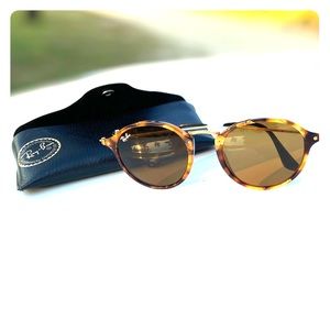 Ray-Ban Round Fleck Sunglasses